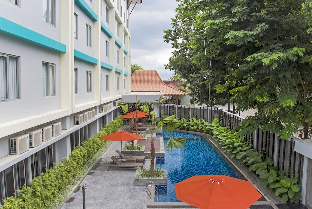 Burza Hotel Yogyakarta Exterior foto