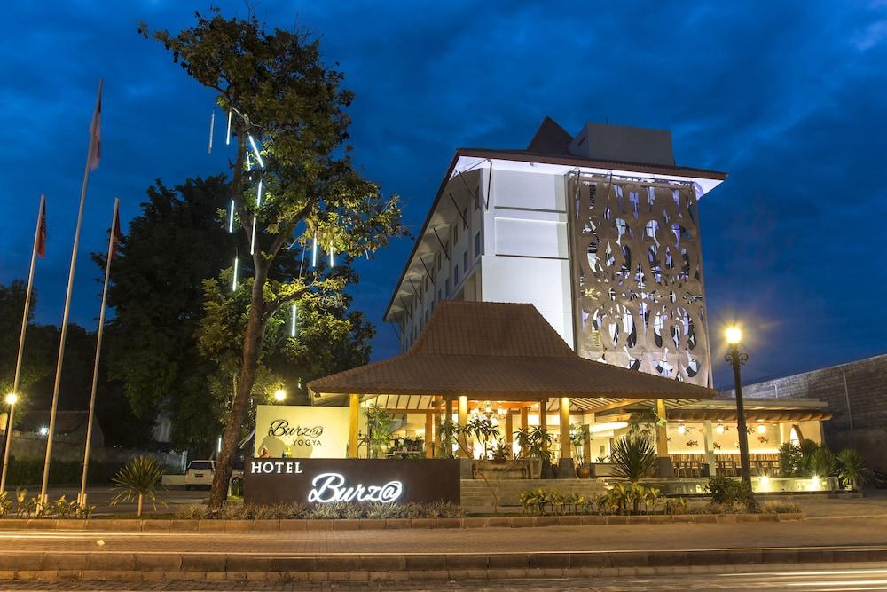 Burza Hotel Yogyakarta Exterior foto